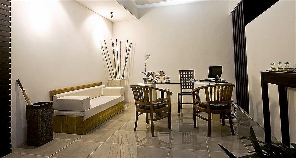 The Adnyana Villas & Spa Denpasar  Luaran gambar