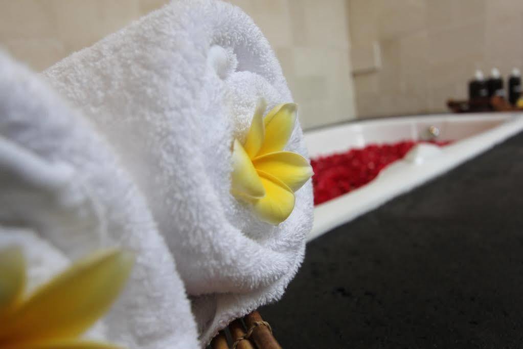 The Adnyana Villas & Spa Denpasar  Luaran gambar