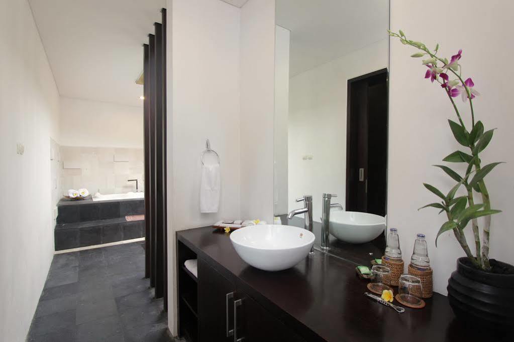 The Adnyana Villas & Spa Denpasar  Luaran gambar
